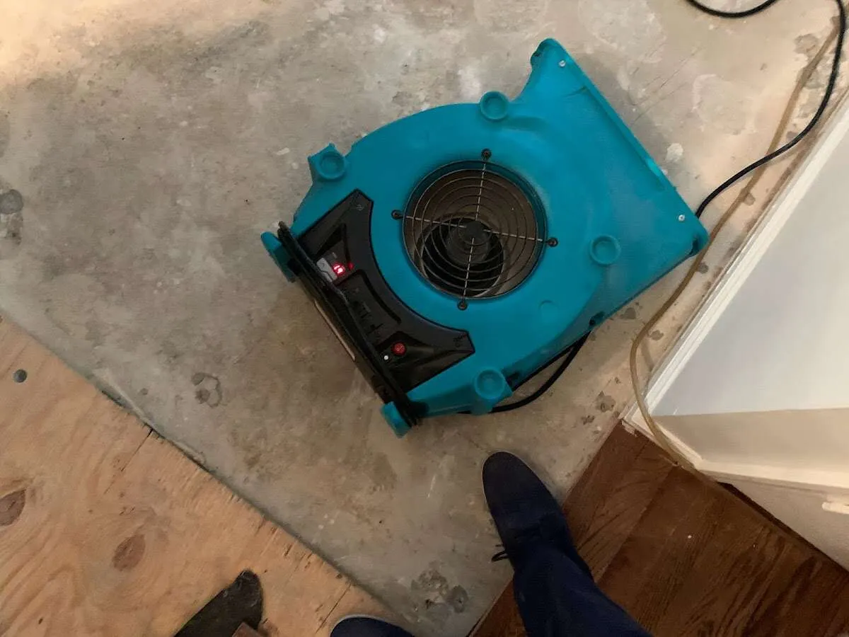 Air mover drying subfloor during Leak Detection & Repair in Okeechobee
